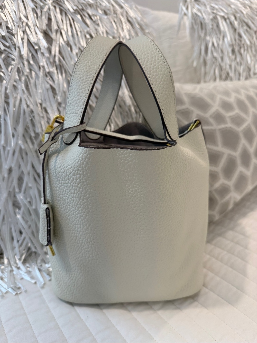 Elegant Cream Pebbled Leather Bucket Bag